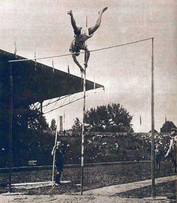 Olympic pole-vault champion Lee Barnes clears the bar upside down in a photograph published by Le Miroir des sports in July 1924.